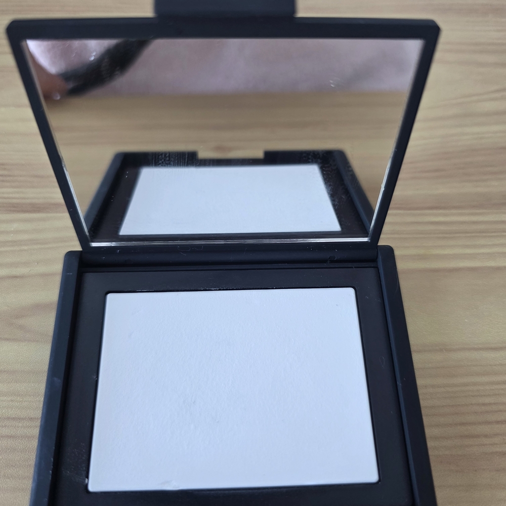 NARS Translucent Crystal Compact - Picture 4 of 4